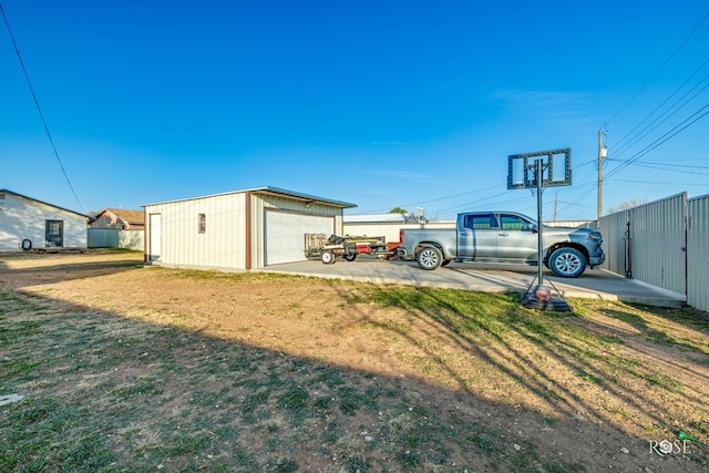 view of yard featuring an outbuilding and a garage