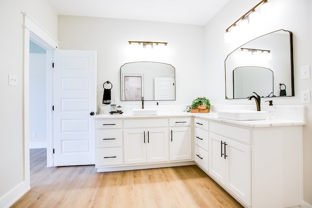 3609 Clearview Dr, San Angelo, TX 76904 - full bath featuring double vanity and wood finished floors