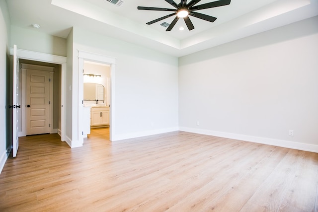 3609 Clearview Dr, San Angelo, TX 76904 - unfurnished room featuring a raised ceiling, a ceiling fan, light wood-type flooring, recessed lighting, and a smoke detector