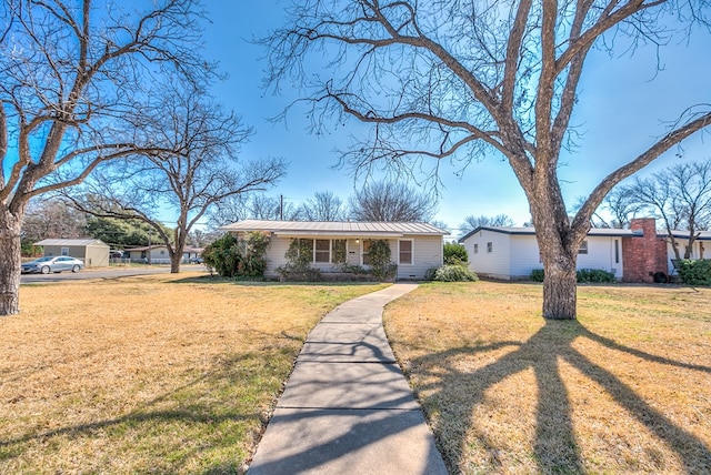 ranch-style home with a front yard