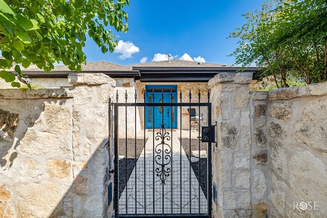 2141 Valleyview Dr, San Angelo, TX 76904 - gate featuring a fenced front yard