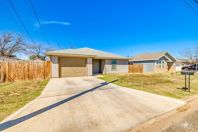 view of front of house with driveway, an attached garage, fence, and a front lawn