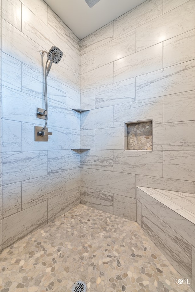 bathroom featuring a tile shower