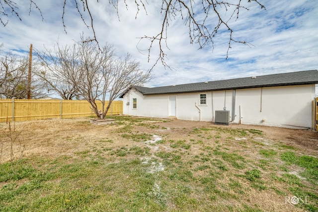 4815 Bowie St, San Angelo, TX 76903 - fenced backyard featuring cooling unit
