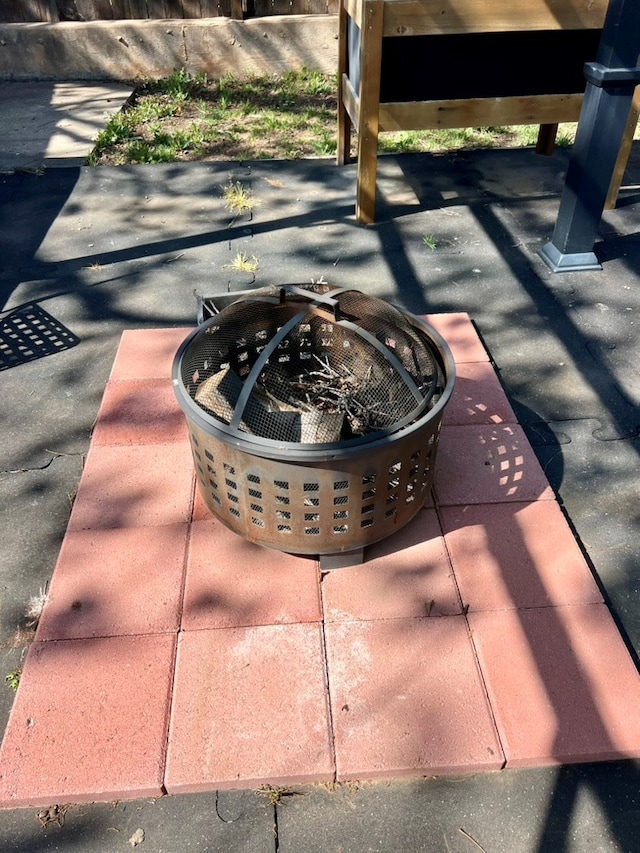 2708 A & M Ave, San Angelo, TX 76904 - exterior view of a fire pit