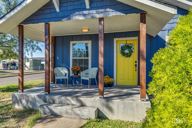 entrance to property featuring covered porch