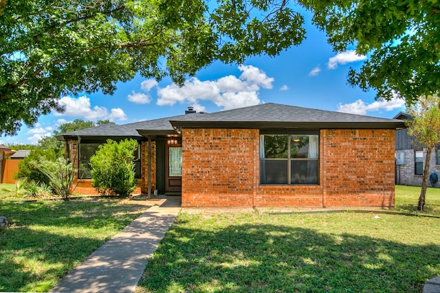 1106 Gregory Dr, San Angelo, TX 76905 - view of front of house with a front yard and brick siding