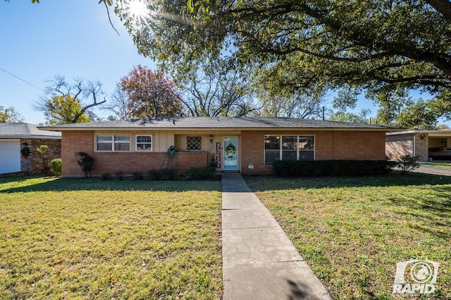 ranch-style home featuring a front lawn