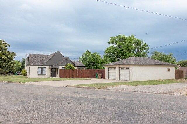 1905 Live Oak St, San Angelo, TX 76901 - exterior space with roof with shingles, fence, and a detached garage