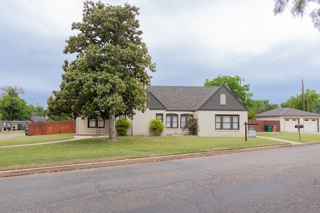 1905 Live Oak St, San Angelo, TX 76901 - view of front facade with a front yard, a garage, and fence