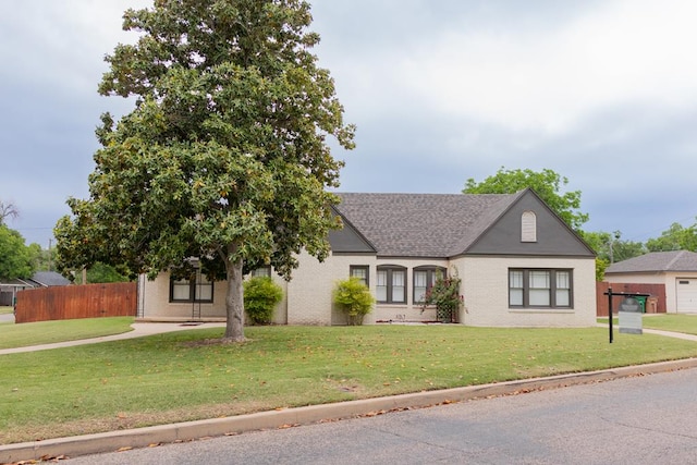 1905 Live Oak St, San Angelo, TX 76901 - view of front facade featuring a front yard and fence