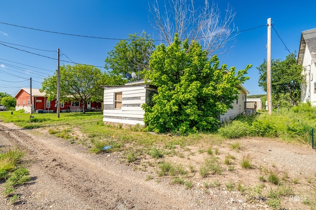 705 Fay St, Sonora, TX 76950 - view of yard