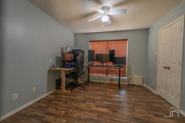 office area with baseboards, a textured ceiling, wood finished floors, and a ceiling fan