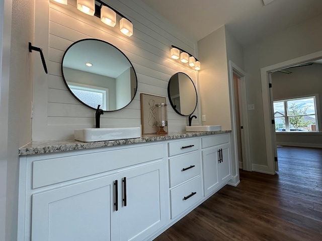 3611 Clearview Dr, San Angelo, TX 76904 - full bath with double vanity and wood finished floors
