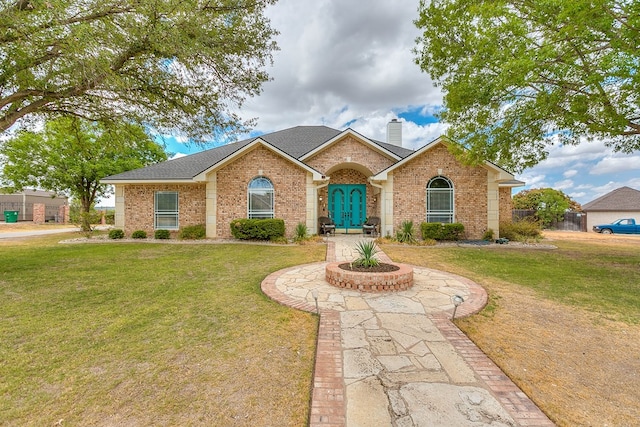 ranch-style house featuring a front lawn