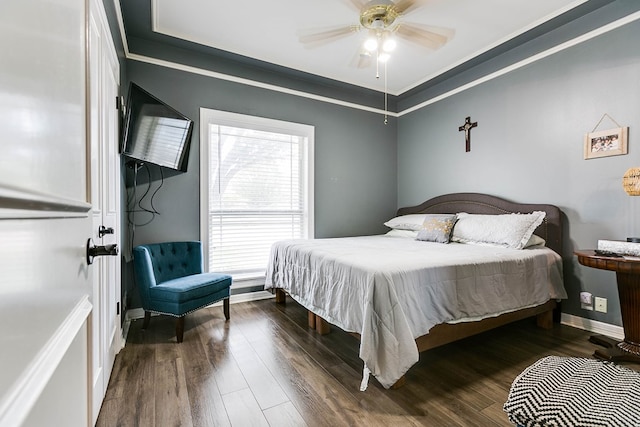 bedroom featuring crown molding, dark hardwood / wood-style floors, and ceiling fan