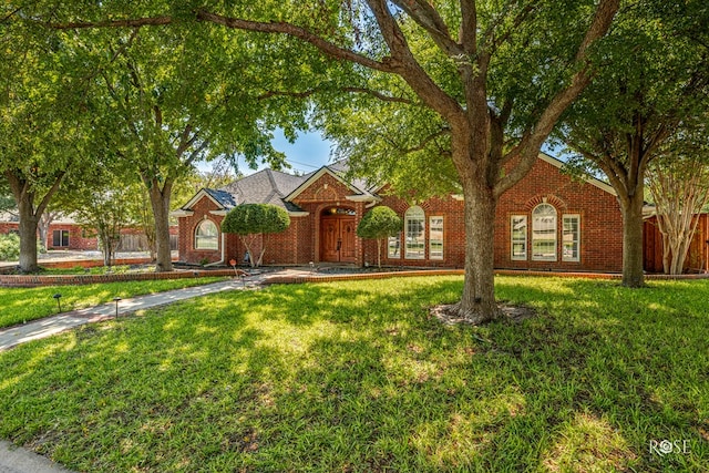 single story home with a front lawn