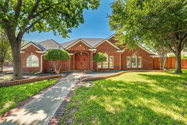 view of front facade featuring a front yard