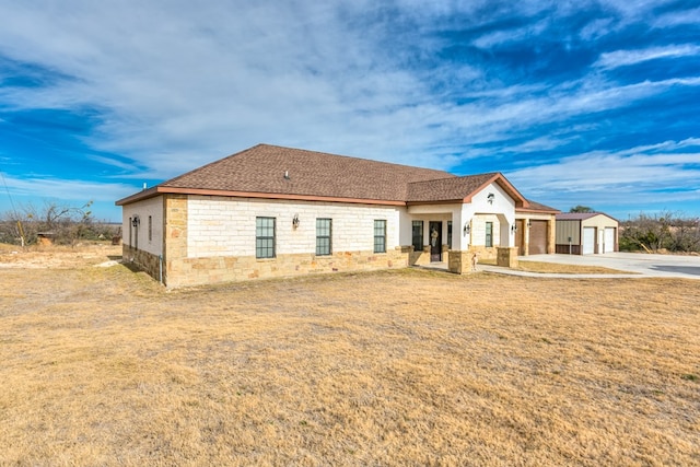 view of front of property with a garage and a front yard