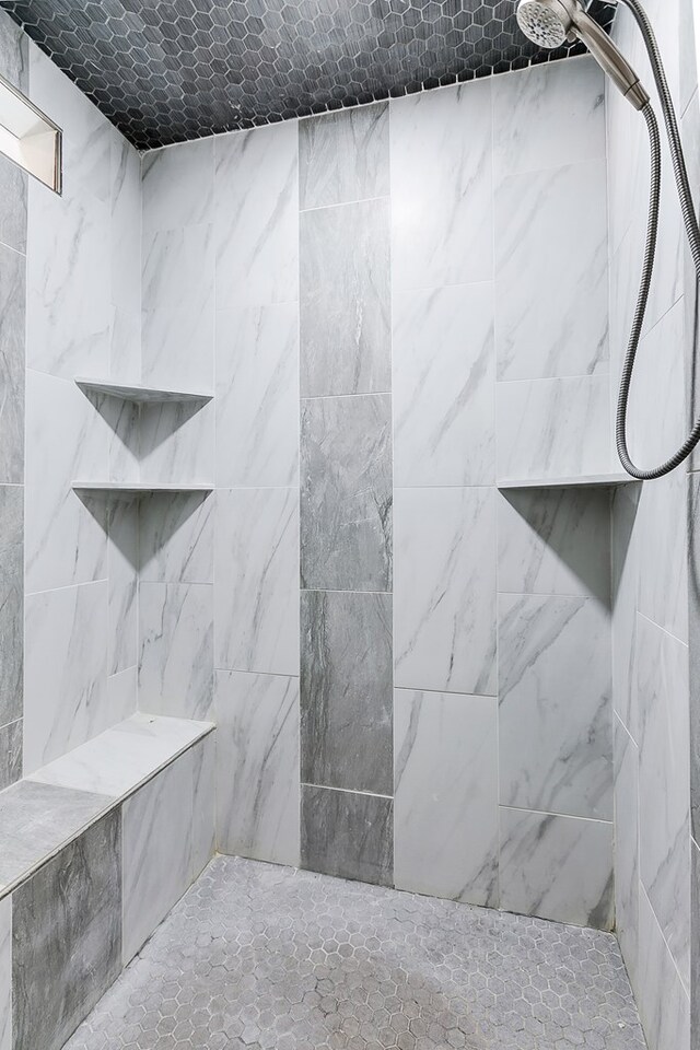 bathroom featuring tiled shower