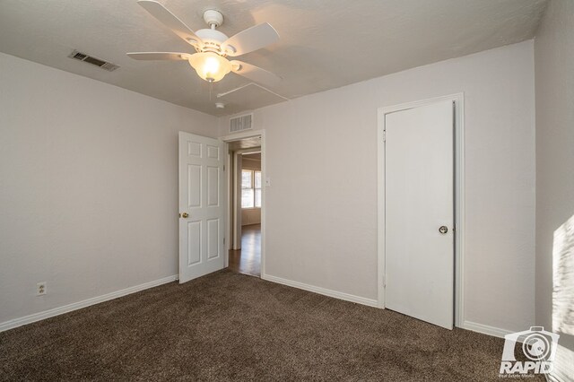 carpeted empty room featuring ceiling fan