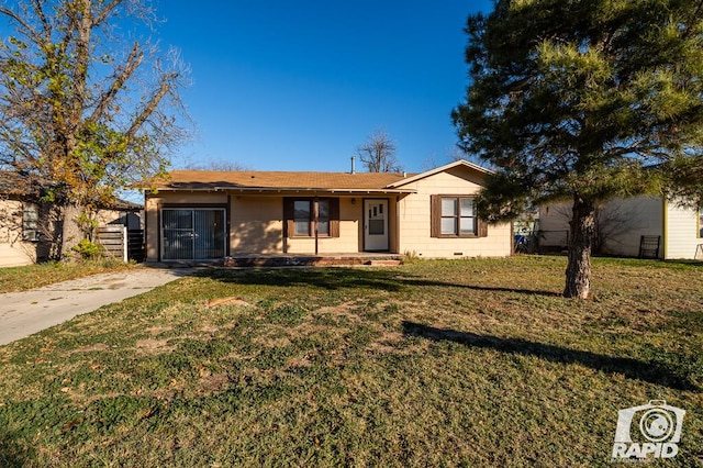 single story home featuring a front yard