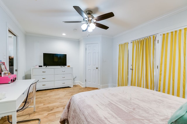 bedroom with crown molding, light hardwood / wood-style floors, and ceiling fan