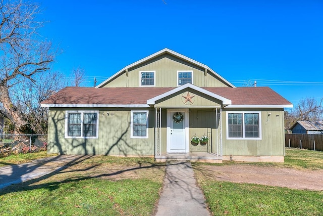 view of front of property with a front lawn