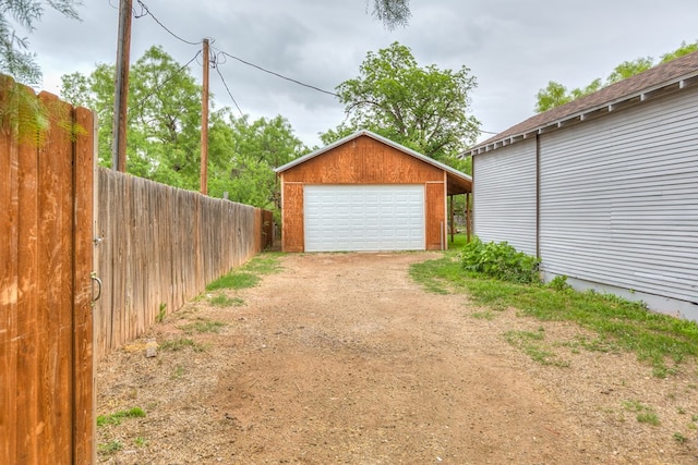 6626 Knickerbocker Rd, San Angelo, TX 76904 - detached garage with fence