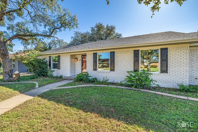 ranch-style house featuring a front lawn