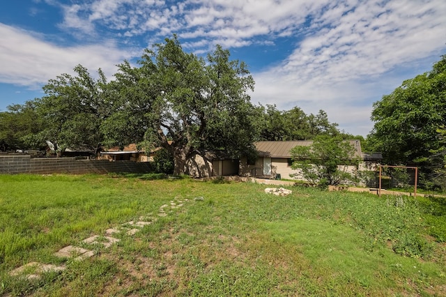 614 Coates St, Ozona, TX 76943 - view of grassy yard