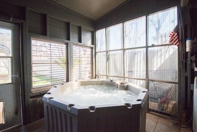 sunroom featuring a jacuzzi and lofted ceiling