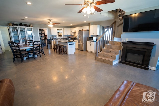 living room with sink and ceiling fan