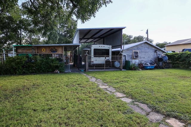 back of house featuring a yard