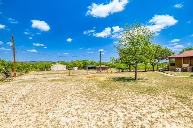 view of yard featuring a rural view