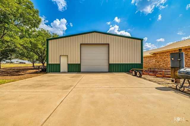 view of detached garage