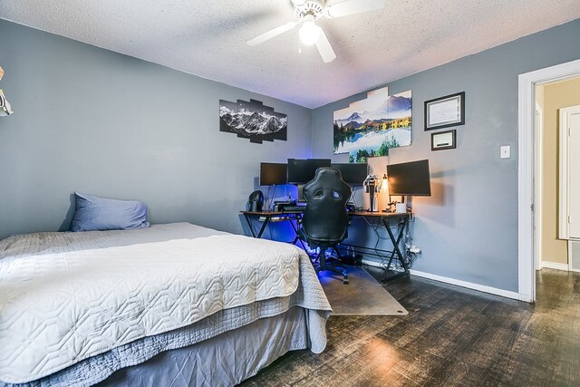 bedroom featuring dark hardwood / wood-style flooring, a textured ceiling, and ceiling fan