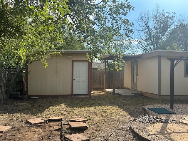 view of yard with a storage unit