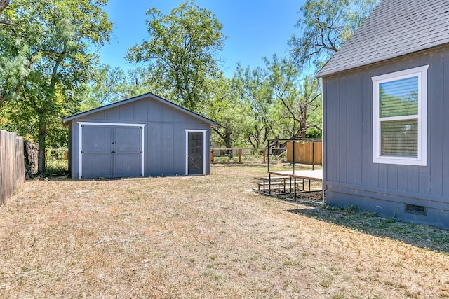 view of yard with a storage shed