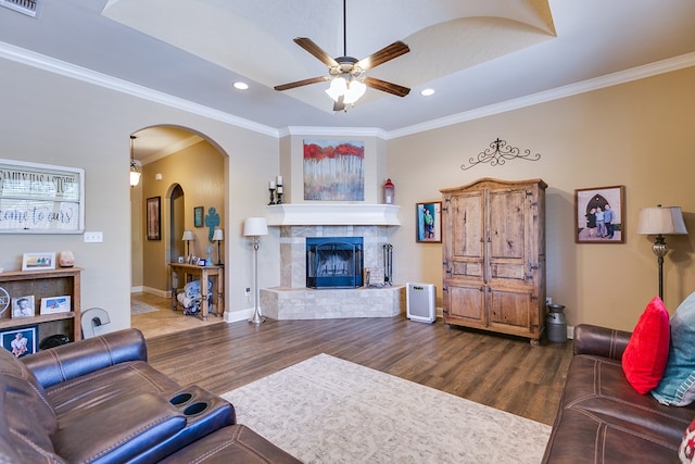 living room featuring arched walkways, wood finished floors, ceiling fan, and recessed lighting