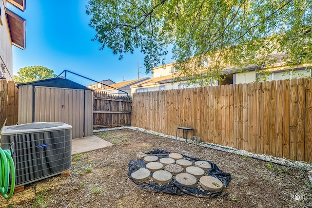 view of yard featuring cooling unit and a storage shed