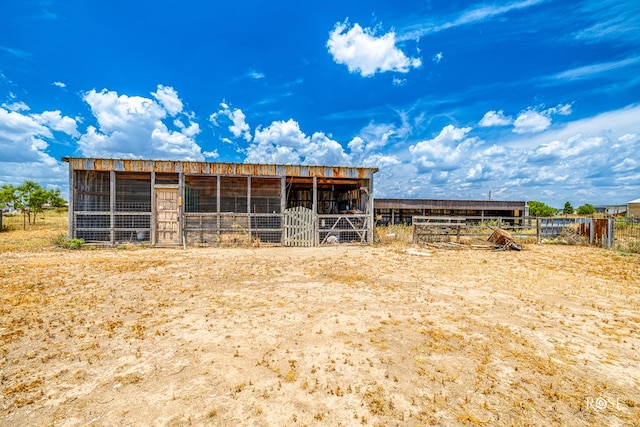 view of outdoor structure featuring an outdoor structure and an exterior structure