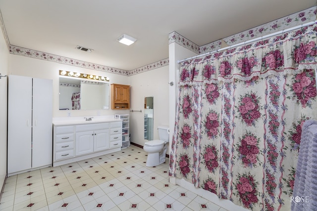 bathroom with vanity, a shower with curtain, visible vents, tile patterned floors, and toilet