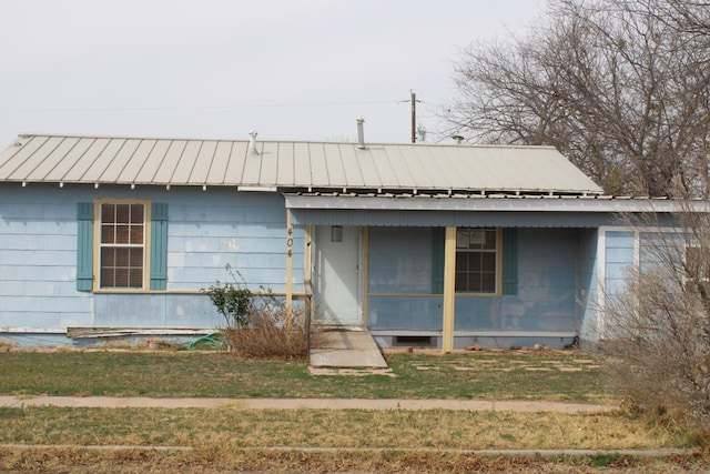 exterior space featuring a yard