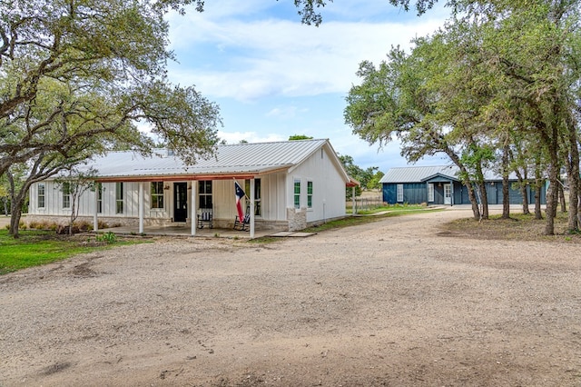 view of front of property