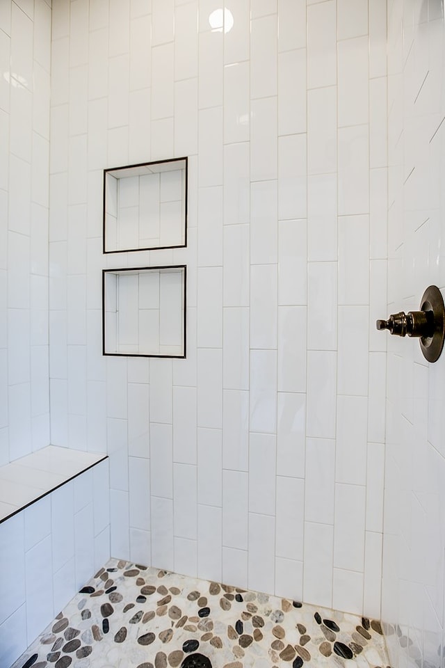 2114 Deaton St, San Angelo, TX 76903 - full bath featuring tiled shower