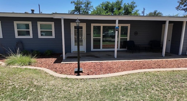 2709 Rice Ave, San Angelo, TX 76904 - entrance to property featuring a porch and a lawn
