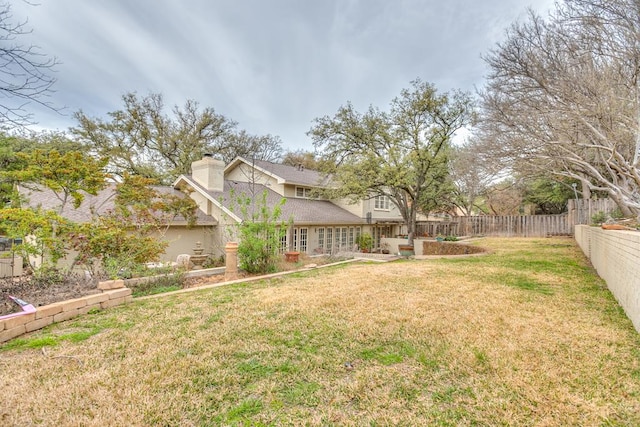 view of yard featuring a fenced backyard