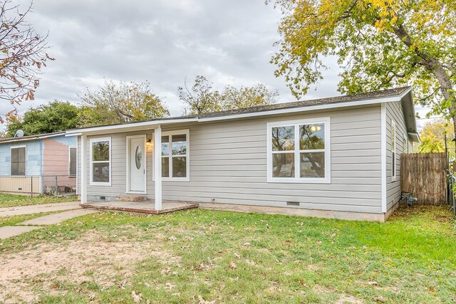 view of front of house with a front yard