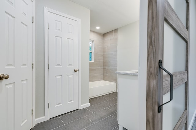 bathroom featuring vanity and tiled shower / bath combo